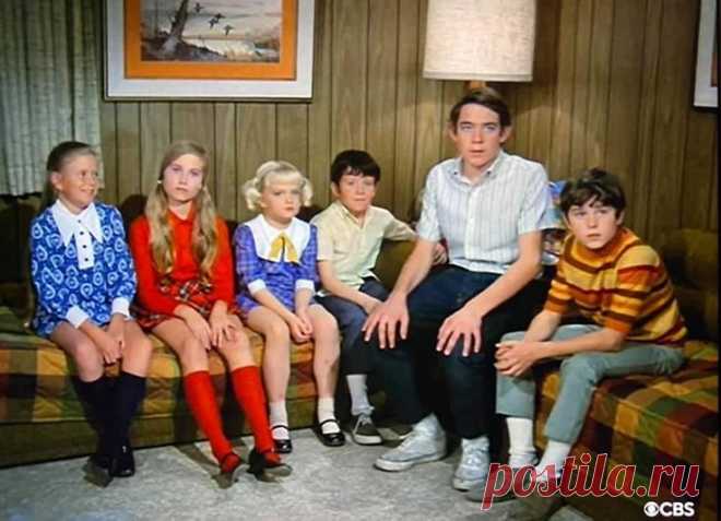 Brady Bunch Girls in Swimsuits - Search