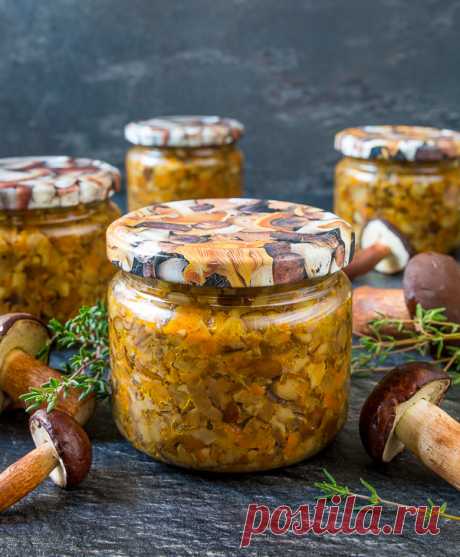 Грибная икра на зиму на Вкусном Блоге Как у вас с лесными грибами, друзья? У нас в Беларуси их в этом году очень много. Поэтому я начинаю серию рецептов грибных заготовок на зиму – думаю, многим будет актуально. Начнем с грибной икры. Для ее приготовления подходят любые грибы – подосиновики, польские, моховики, опята. И белые можно, но…