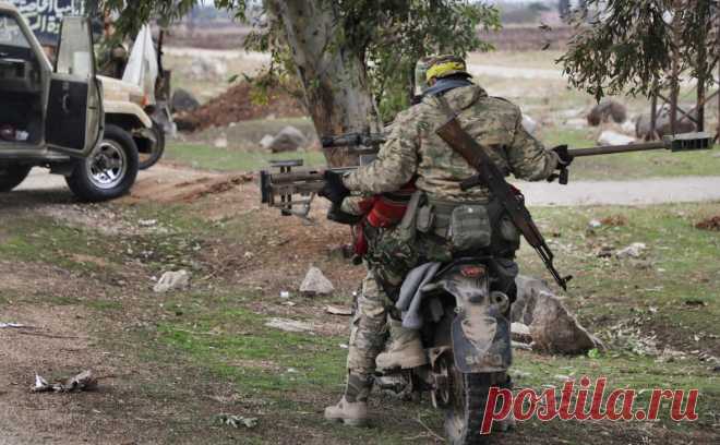 Повстанцы в Сирии заявили о взятии города в 20 км от Дамаска. Боевики заняли город Эс-Санамайн в 35 км к югу от Дамаска. Они заявили, что начали последний этап операции по окружению столицы и находятся в 20 км от нее. Минобороны Сирии назвало информацию об отводе войск с окраин ложной