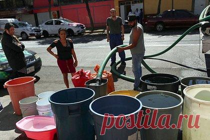 Один из крупнейших городов мира столкнулся с сильнейшим водным кризисом. Мехико столкнулся с сильнейшим водным кризисом — по прогнозам одного из местных чиновников, в конце июня в городе может наступить «день зеро», когда в кранах исчезнет вода. К дефициту воды в мегаполисе привели годы аномально низкого количества осадков, изменение климата, а также инфраструктурные проблемы.