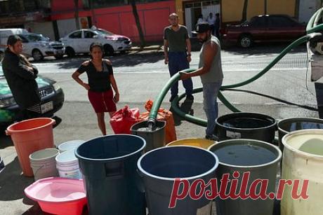 Один из крупнейших городов мира столкнулся с сильнейшим водным кризисом. Мехико столкнулся с сильнейшим водным кризисом — по прогнозам одного из местных чиновников, в конце июня в городе может наступить «день зеро», когда в кранах исчезнет вода. К дефициту воды в мегаполисе привели годы аномально низкого количества осадков, изменение климата, а также инфраструктурные проблемы.