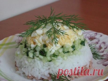 Рис Консервированная горбуша Яйцо Свежий огурец Майонез