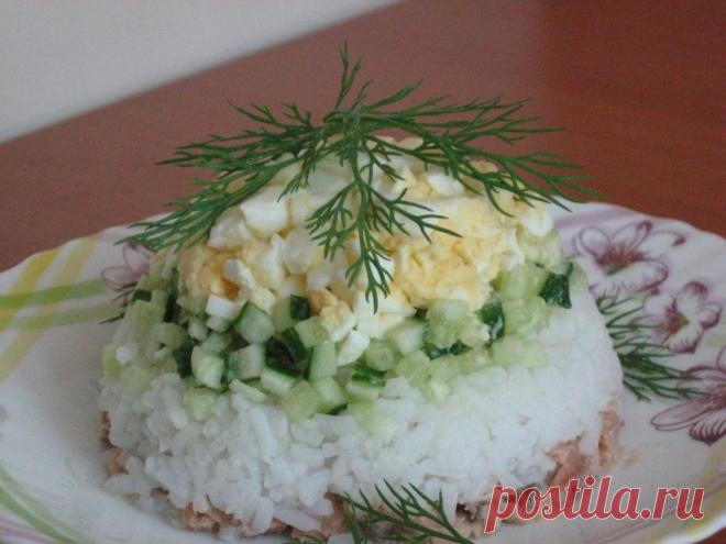 Рис Консервированная горбуша Яйцо Свежий огурец Майонез