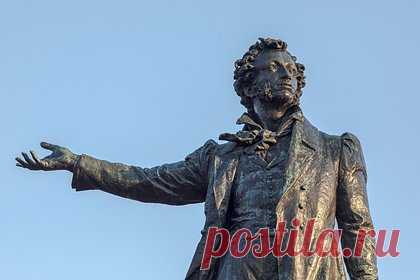 В Полтавской области снесут памятник Пушкину. В Полтавской области Украины снесут памятник русскому поэту Александру Пушкину. Речь идет о монументе, установленном в селе Беленченковка Миргородского района области. Решение о его демонтаже принял исполнительный комитет городского совета Гадяча, к которому административно относится село.