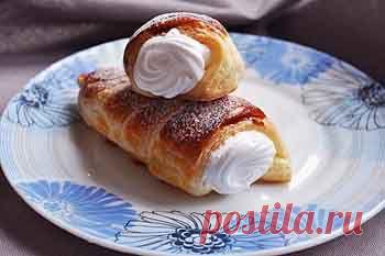 Как приготовить трубочки из слоеного теста с белковым кремом - Пирожные . 1001 ЕДА вкусные рецепты с фото!