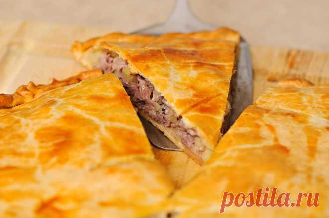 Мясной пирог с картошкой.
Вкуснейший пирог из бездрожжевого теста с небольшими кусочками говядины, репчатым луком и картошкой.