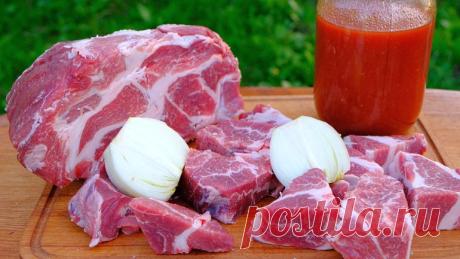 Очень вкусный маринад для шашлыка из свинины – Вкусный мягкий шашлык из свинины Шашлык готовим всегда из свиной шеи, благодаря большому количеству жировых прослоек в этом мясе шашлык всегда получается сочным и мягким. А такой маринад прекрасно оттеняет вкус мяса, томатный и луковый сок делают мясо еще мягче и нежнее, а растительное масло помогает специям...