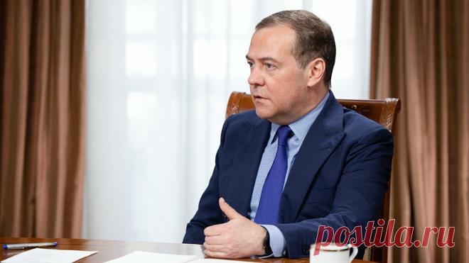 Медведев ответил на угрозы СНБО Украины ударить по Крымскому мосту ТАСС Секретарь Совета национальной безопасности и обороны (СНБО) Украины Алексей Данилов, высказавшийся за удар по Крымскому мосту, должен понимать, «что будет ответной целью». Об этом заявил заместитель председателя Совета безопасности РФ Дмитрий Медведев. «Один из упоротых украинских начальников сказал о необходимости нанести удар по Крымскому мосту. Надеюсь, он понимает, что будет ответной целью», — напи...