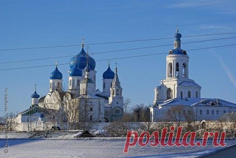 Боголю́бский в честь явле́ния Боголю́бской ико́ны  Рожде́ства Богоро́дицы монасты́рь. Владимиро-суздальский князь Андрей  Боголюбский, сын князя Юрия Долгорукого был зверски убит.во искупление и был основан монастырь при преемниках Андрея, в начале XIII века. Владимирская область