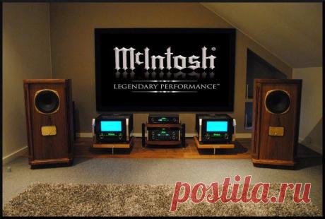 High End Audio For The Passionates
Beautiful setup with a McINTOSH C220 tube preamp and D100 digital Dac-preamp plus the mighty MC 1.2KW monoblocks, driving a very nice sounding pair of TANNOY Prestige Turnberry speakers.
