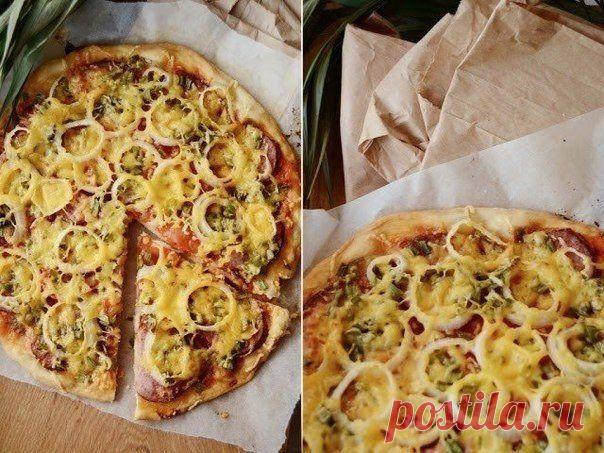 Как приготовить пицца с колбасой и луком на тонком тесте - рецепт, ингридиенты и фотографии