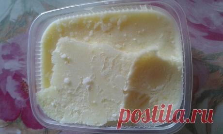 Девочки, даю рецепт мороженого. Спрашивали как то в теме. 
Молоко 500
Сахар 250
Ваниль 1 гр
Крахмал 1 ст л
Лимонка 1/5 ч л
Вода 100 гр
Яйцо 2 шт
Сливки 50 гр
1. 400 гр молока довести до кипения. 
2. 2 желтка взбить со 100 гр сахара+100 гр молока и крахмал венчиком. Влить тонкой струйкой в кинящее молоко и непрерывно венчиком мешая довести до первых пузырьков. Массу поставить остывать в чашку с холодной водой. 
3. 100 гр воды на огонь туду сахар 150 гр и половина нормы лимо...