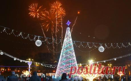 В регионе Латвии решили запретить салюты на Новый год в полночь по Москве. Авторы инициативы считают, что те, кто запускает салюты в Новый год по Москве, имеют взгляды, которые не совпадают с «ценностями большей части латвийского общества». Поэтому время запусков хотят ограничить по местному времени