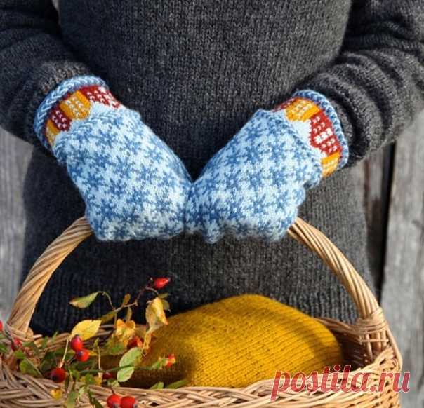 Trondheim Mittens | Trondheimsvott
автор: София Каммеборн с Равелри . Снизу ширина 31 петля - выше косички +4 петли= 35 петель ,высота 79 рядов (без нижней косички).
Схема отрисована мною по фото.
#варежки_спицы #рукавицы #жаккард #равелри