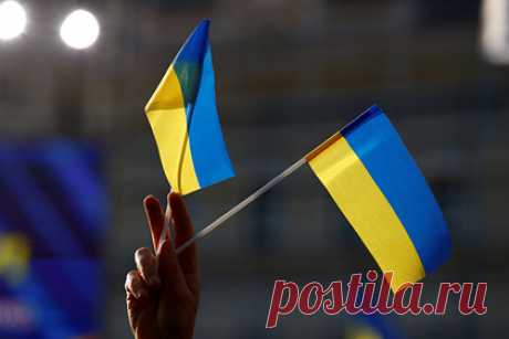 На Украине резко ответили порадовавшемуся бесправию русскоговорящих депутату. Депутат от партии «Оппозиционная платформа — За жизнь» (ОПЗЖ) Вадим Рабинович резко ответил члену фракции «Слуга народа» Олегу Семинскому, который порадовался бесправию русскоговорящих жителей Украины после принятия закона о коренных народах. По словам Рабиновича, такое высказывание мог сделать только «идиот».