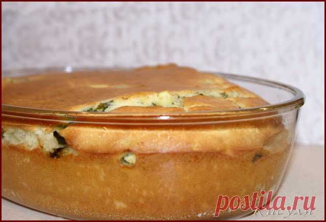 Заливной пирог с зелёным луком и яйцом