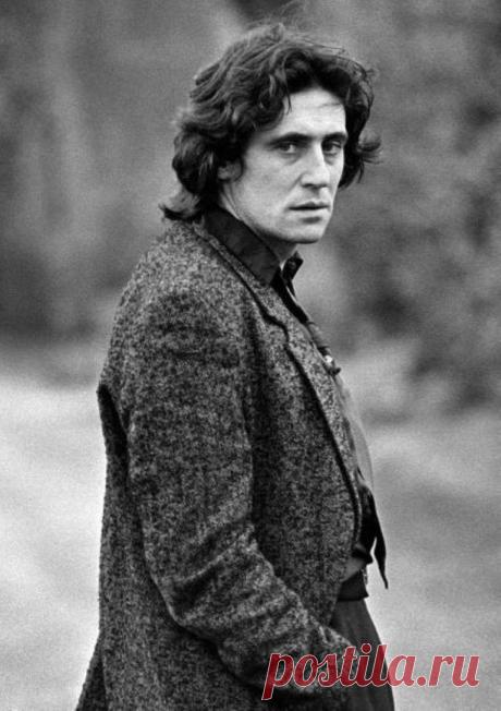 Гэбриел Бирн, 12 мая, 1950