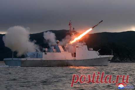 В Японии сообщили о запуске КНДР ракеты с разведывательным спутником. На территории Японии сработала система оповещения J-Alert.