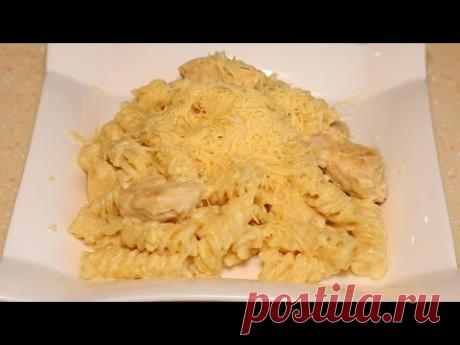 Ужин на одной сковороде. Макароны с куриным филе и сырным соусом.