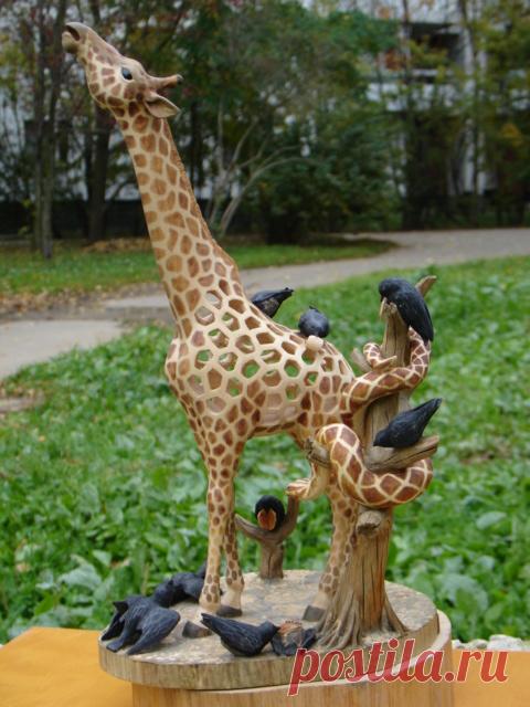 Скульптурная многофигурная композиция Аллегория воровства выполнена из одного куска дерева. Высота 47 см. Находится в коллекции автора. Выставлена на продажу. Цена 110000 руб.