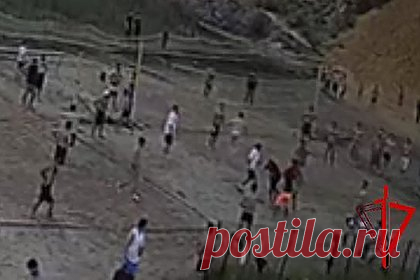 Нападение кубинца с ножом на российского спасателя попало на видео