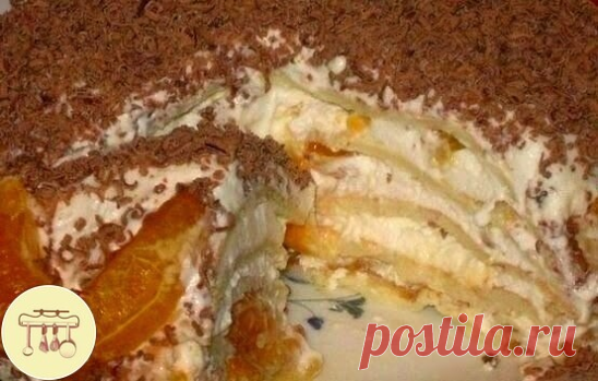 Торт со вкусом мороженого

Может кому-то в детстве покупали мороженое в вафельном стаканчике, но не разрешали есть, пока оно не согреется, и вот ждешь, оно естественно тает, вафля размокает, но все равно потом наслаждаешься сливочно-вафельным напитком.

Ингредиенты на 2-3 порции:

Для блинов-бисквитиков(из данного количества ингредиентов у меня получилось 5 средних блинчиков):
Яйцо -2шт.
Мука - 2-3ст.л.(с горкой)
Молоко - 100мл
Сахар - 2ч.л.
Соль - щепотка
Крахмал - 1ст.л....