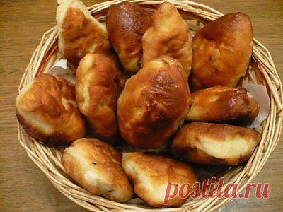 Пирожки с ливером 
Из этого количества продуктов получается хоороший таз пирожков (около 6 больших листов для духовки). В меньших количествах в нашей семье готовить их не принято, просто несерьёзно, поскольку на них сбегается сразу компания не меньше 8-10 человек girl_haha А если вам так много не нужно - поделите количество продуктов указанное в рецепте на 2 или на 3. 

Для начинки: 
900 гр. - 1 кг. говяжьей печени, 
900 гр. - 1 кг. говяжьего лёгкого, 
900 гр. - 1 кг. говяжьего сердца 
1