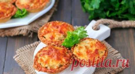 Жульен с сыром и грибами в тарталетках: эффектно и очень вкусно Жульен в тарталетках с грибами и сыром – прекрасный вариант простой, эффектной и очень вкусной порционной горячей закуски, которая подойдет и для праздничного застолья, и для уютного семейного...