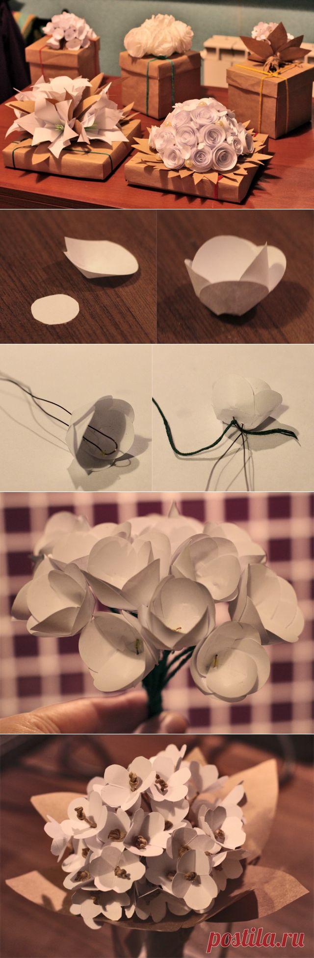 Стильные бумажные цветы как украшение подарков