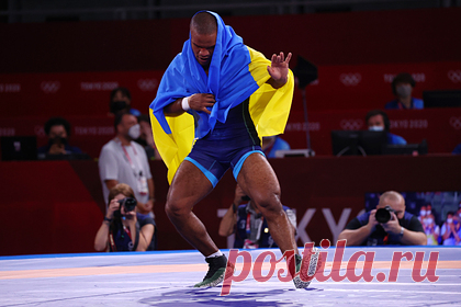 Темнокожий украинский борец исполнил гопак после победы на Олимпиаде. Темнокожий украинский борец Жан Беленюк исполнил гопак после победы на Олимпийских играх в Токио. Спортсмен завоевал золотую награду в греко-римской борьбе в весовой категории до 87 килограммов, одержав победу над венгром Виктором Леринцем. Он принес сборной Украины первое золото Олимпиады в Токио.