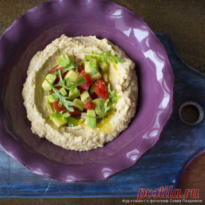 Кулинарные рецепты - Быстрый хумус с авокадо и помидорами - с фото и видео инструкцией на сайте Bonduelle.ru