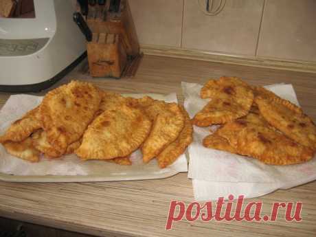 Чебуреки с картошкой.