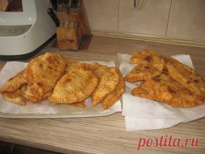 Чебуреки с картошкой.