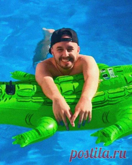 Художник изобразил принцесс Диснея, попавших в современный мир со всеми его проблемами. День у них не задался
Художник Дейв Саламанка Р. ведёт страничку в Инстаграме с ником «esteesdave», на которую подписаны более 60,5 тысяч человек. Дейв — студент факультета графического дизайна, а ещё, судя по его аккаунту, большой фанат Диснея, ведь он создаёт множество артов с персонажами диснеевских...
Читай пост далее на сайте. Жми ⏫ссылку выше