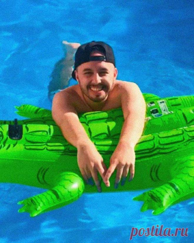 Художник изобразил принцесс Диснея, попавших в современный мир со всеми его проблемами. День у них не задался
Художник Дейв Саламанка Р. ведёт страничку в Инстаграме с ником «esteesdave», на которую подписаны более 60,5 тысяч человек. Дейв — студент факультета графического дизайна, а ещё, судя по его аккаунту, большой фанат Диснея, ведь он создаёт множество артов с персонажами диснеевских...
Читай пост далее на сайте. Жми ⏫ссылку выше