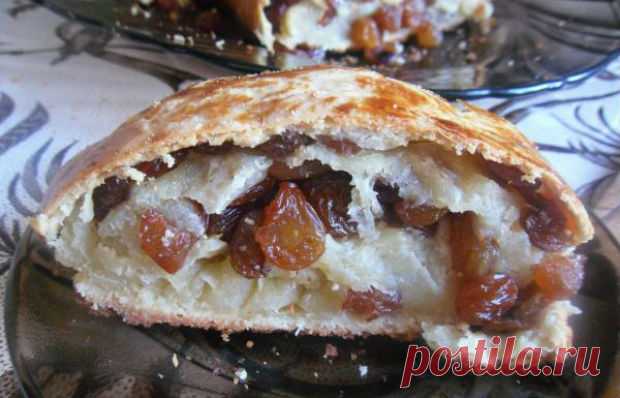 Штрудель с яблоками из слоеного теста