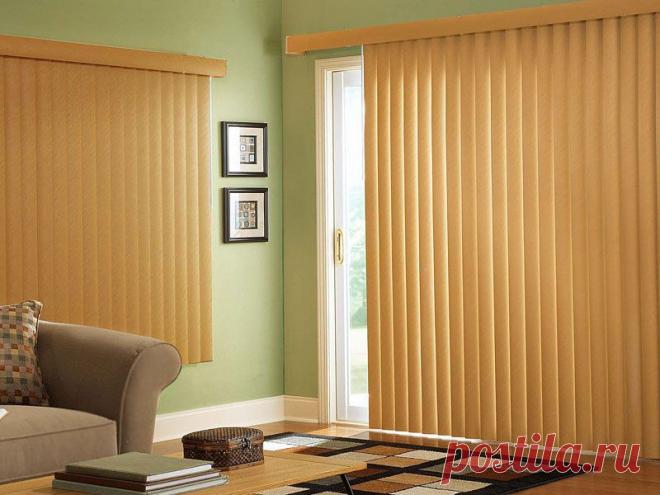 Вертикальные полосы жалюзи  зрительно увеличивают высоту потолков в вашей квартире.
Плавное  регулирование  светового  потока дает эффект «рассеянного света».
Самим жалюзи солнечные лучи не страшны – ткань имеет пропитку от выгорания, которая соответствует требованиям стандартов по пользовательской и экологической безопасности потребительской продукции.