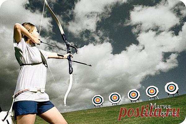 Замечательная притча о том, как важно ставить перед собой точные цели: 
– Регистратура желаний, слушаю. 
– Желание: мужчина. Смертная А1Д8К6. 
– Какого там мужчину хочет эта твоя смертная? 
– Надёжного. «Что бы ни случилось, чтоб рядом был». 
– И всё? 
– Всё. 
– Совсем без фантазии… Ладно, записываю её на следующую жизнь сиамским близнецом. Регистратура желаний, слушаю? 
– Ребёнка хочет. К18Р3Б46. 
– Какого? 
– Любого… наверное… 
– Пол? Возраст? Здоровье? Внешность? Какие ...