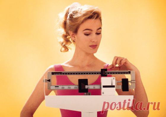 Весна — идеальное время для такого похудения! Повторяйте предложенный рацион 6 дней

8.00 — чашка чая/кофе без сахара
10.00 — 200 гр. нежирного творога
12.00 — 200 гр. отварного мяса
14.00 — 1 вареное яйцо
16.00 — 1 стакан томатного сока
18.00 — 1 яблоко
20.00 — стакан кефира

Старайтесь употреблять побольше воды, можно чай и кофе (бе