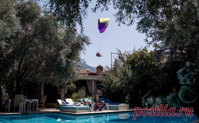 Подорожавший отдых отпугнул часть россиян от летних поездок в Турцию. Летом 2023 года Турцию посетили 2,5 млн россиян — на 19% больше, чем в прошлом году. Но из-за ослабления рубля, уменьшения числа рейсов и повышения цен в отелях Турции турпоток из России пока не достиг доковидного уровня