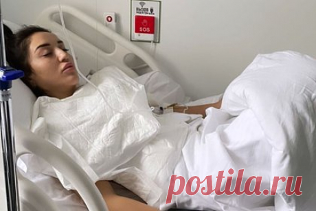 Гоар Аветисян рассказала об очередной пластической операции. Популярная визажистка Гоар Аветисян пережила очередную пластическую операцию. 29-летняя блогерша рассказала, что решилась на уменьшение груди у хирурга Тимура Хайдарова. При этом известно, что ранее она уже делала подтяжку бюста. Знаменитость поделилась кадрами из клиники, на которых она запечатлена на койке в халате.