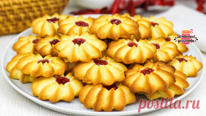 КУРАБЬЕ ЗА 15 МИНУТ! 😍 Тает во рту! Любимое домашнее песочное печенье  🍪
Курабье - это одно из любимых домашних песочных печений.
Готовится очень легко и просто, а получается очень вкусно.
Печенье рассыпчатое и тает во рту.
Попробуйте приготовить, вам понравится!
Рецепт: Мука - 500 г. Сливочное масло - 250 г. Сахар - 200 г. Разрыхлитель - 10 г. Ванильный сахар - 1 ч.л. Яйцо - 1 шт.
Сахарная пудра для посыпки
Приятного аппетита!
Друзья, не забывайте ПОДПИСАТЬСЯ на канал и нажать КОЛОКОЛЬЧИК, чт…