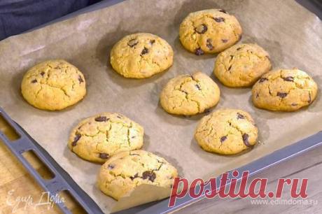 Арахисовое печенье с шоколадными каплями . Ингредиенты: мука, яйца куриные, шоколад черный горький