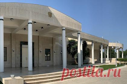 Посол России на Кипре рассказал о получении угроз в день убийства Дугиной. Сотрудники посольства России на Кипре получили угрозы в день, когда была убита журналистка и политолог Дарья Дугина. Об этом заявил российский посол в республике Станислав Осадчий. «В посольство позвонил один человек. Звонивший на плохом английском языке, с характерным акцентом произнес: "Вы следующие"», — сказал он.