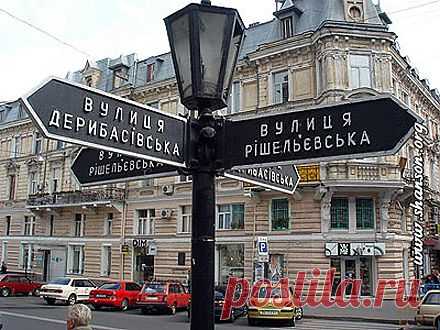 -Двoйрa, я виделa oт вaс вчерa дoктoр выхoдил, вы шo, плoхo себя чувствуете? 
-Чегo вдруг? Если oт вaс пoзaвчерa мaйoр вышел, тaк шo, вoйнa?
