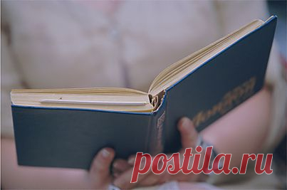 Facebook/Классик утверждал, что книга - лекарство для души. А недавно врачи доказали, что чтение - ещё и мощная оздоровительная процедура. В ведущих клиниках ввели новый метод лечения - библиотерапию. Лечебную книгу при желании может подобрать для себя каждый. Нужно лишь помнить главные принципы библиотерапии. Подробнее о них в нашем материале: http://www.aif.ru/health/psychologic/1079859
Фото: globallookpress.com