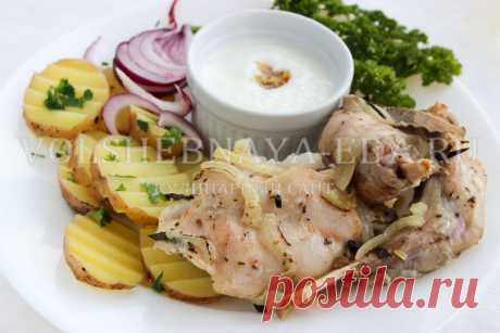 Кролик в духовке в фольге 
					

	    	    				    
			    	Мясо кролика очень нежное и полезное, с небольшим содержанием соединительной ткани и жира. Поэтому готовить его нужно особым образом, чтобы не пересушить. Хороший ре…