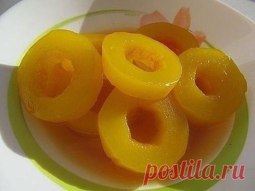 АНАНАСЫ ИЗ КАБАЧКОВ 

Даю рецепт всем, один из самых любимых.Была им удивлена, хорошо хранится, и по вкусу 100% заявки. С закрытыми глазами никто не отгадал, что на самом деле ест....А в салатах, и видя, не угадали)))). 
Итак 