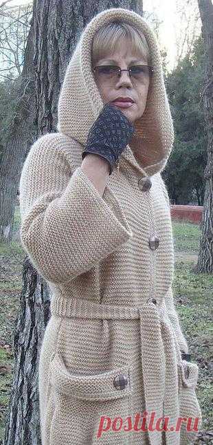 Потрясающе красивое, стильное пальто спицами платочной вязкой. Автор Светлана (trOpiki)