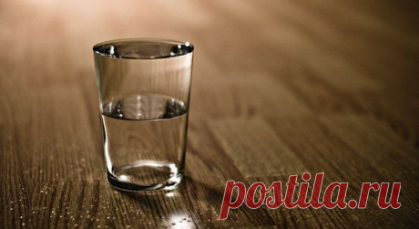 Стакан воды на ночь позволяет избежать инсульта и сердечного приступа